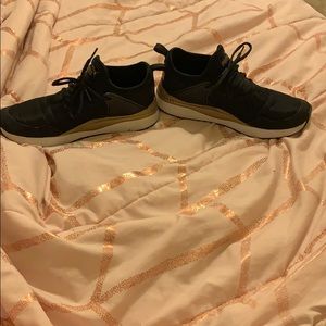 Women’s pumas sneakers